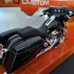 Harley-Davidson Street Glide 2015 Schaal 1:12 - Afbeelding 3
