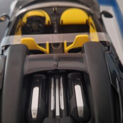 Bugatti W16 Mistral Cabriolet Schaal 1:18 - Afbeelding 4