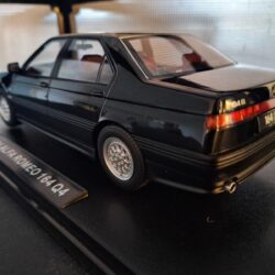 Alfa Romeo 164 Q4 1994 Zwart Schaal 1:18 - Afbeelding 3