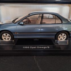 Opel Omega B 1996 Schaal 1:18 - Afbeelding 2