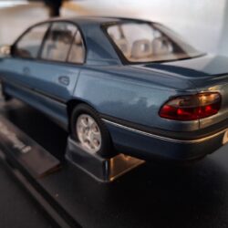 Opel Omega B 1996 Schaal 1:18 - Afbeelding 3