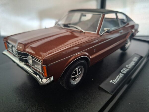 Ford Taunus GXL Coupe 1971 Schaal 1:18