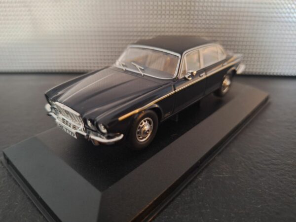Jaguar XJ 6 Series 2 Schaal 1:43