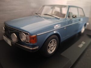 Volvo 142 1973 Schaal 1:18