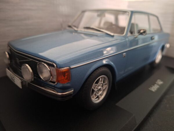 Volvo 142 1973 Schaal 1:18