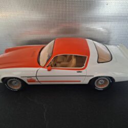 Chevrolet Camaro Cascade Edition Schaal 1:18 - Afbeelding 3