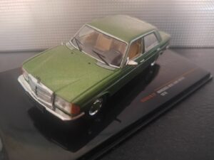 Mercedes Benz 240D W123 1976 Schaal 1:43