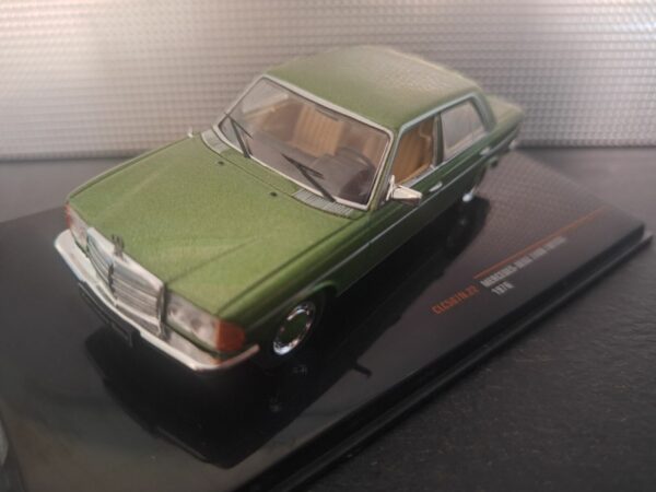 Mercedes Benz 240D W123 1976 Schaal 1:43