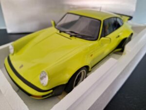 Porsche 911 Turbo 1977 Schaal 1:12