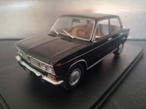 Lada 1500 1977 Schaal 1:24