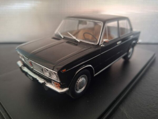 Lada 1500 1977 Schaal 1:24