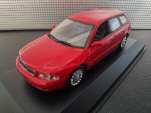 Audi A4 Avant 1995 Rood Schaal 1:43