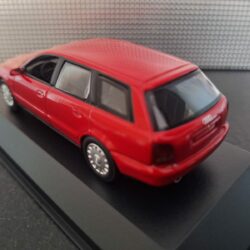 Audi A4 Avant 1995 Rood Schaal 1:43 - Afbeelding 3