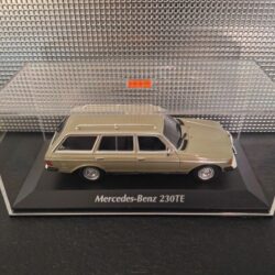 Mercedes Benz W123 T Modell 1982 Schaal 1:43 - Afbeelding 4