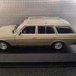 Mercedes Benz W123 T Modell 1982 Schaal 1:43 - Afbeelding 2