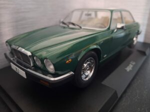 Jaguar XJ Series III Groen Schaal 1:18