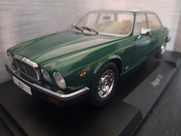Jaguar XJ Series III Groen Schaal 1:18