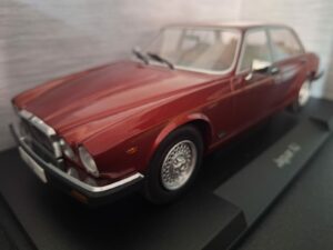 Jaguar XJ Series III rood Schaal 1:43