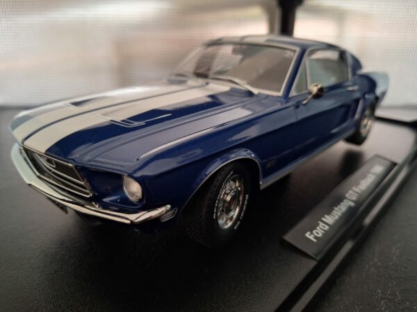 Ford Mustang GT Fastback 1968 Schaal 1:18