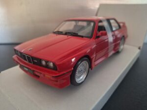 BMW M3 E30 1988 Rood Schaal 1:24