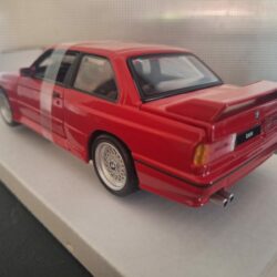 BMW M3 E30 1988 Rood Schaal 1:24 - Afbeelding 3