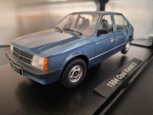 Opel Kadett D 5 drs 1984 Schaal 1:18