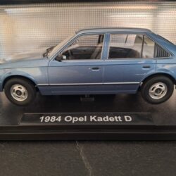 Opel Kadett D 5 drs 1984 Schaal 1:18 - Afbeelding 2