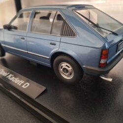 Opel Kadett D 5 drs 1984 Schaal 1:18 - Afbeelding 3