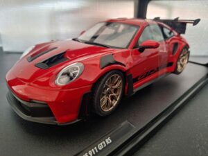 Porsche 911 GT3 RS (992) 2024 Schaal 1:18