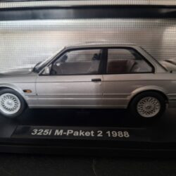 BMW 325i E30 1988 Schaal 1:18 - Afbeelding 2