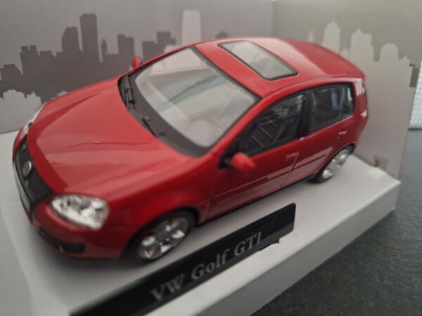 Volkswagen Golf V GTi Schaal 1:43