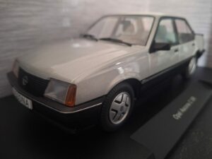 Opel Ascona C SR 1981 Schaal 1:18