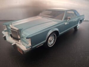 Lincoln Continental Mark V 1978 Schaal 1:18