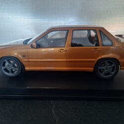 Volvo S70R Saffraan Schaal 1:18 - Afbeelding 2