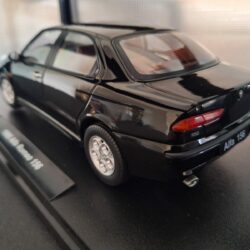 Alfa Romeo 156 1998 Schaal 1:18 - Afbeelding 3