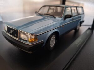 Volvo 240 GL Break 1986 Schaal 1:18