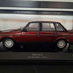 Volvo 240 GL 1986 D.Rood Schaal 1:18 - Afbeelding 2