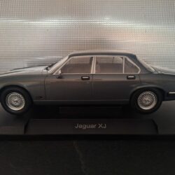 Jaguar XJ Series III grijs Schaal 1:18 - Afbeelding 2