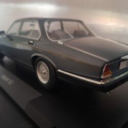 Jaguar XJ Series III grijs Schaal 1:18 - Afbeelding 3