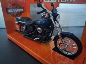 Harley-Davidson Dyna Super Glide Sport 2004 Schaal 1:12