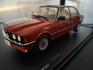 BMW 323i 1980 Schaal 1:18
