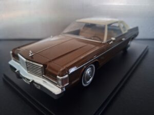 Dodge Royal Monaco Coupe 1977 Schaal 1:24