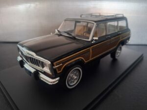 Jeep Grand Wagoneer 1981 Schaal 1:24