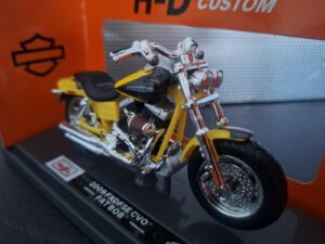 Harley-Davidson CVO Fat Bob 2009 Schaal 1:18