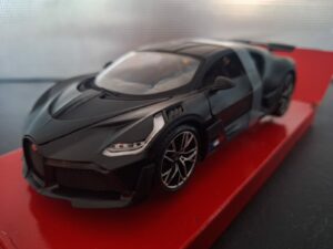 Bugatti Divo Matt Black Schaal 1:24