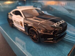 Ford Mustang GT Highway Patrol 1985 Schaal 1:24