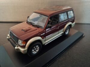 Mitsubishi Pajero LWB 1991 Schaal 1:43