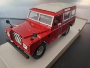Landrover 110 Schaal 1:24